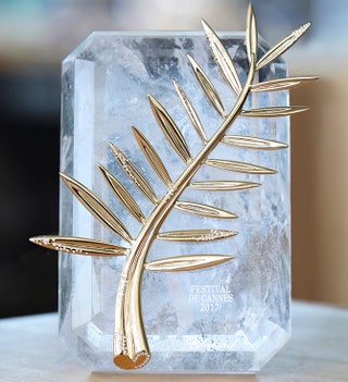 Приз киносмотра «Золотая пальмовая ветвь». В этом году мастера Chopard впервые украсили ее россыпью бриллиантов — в...