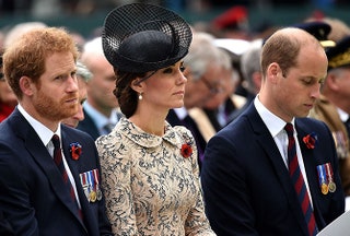 Принц Гарри герцогиня Кембриджская и принц Уильям.