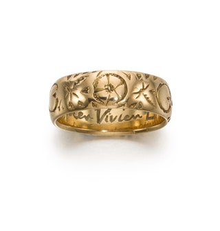 Золотое кольцо с гравировкой «Laurence Olivier Vivien Eternally». 400600.