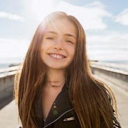 Эмодзи зашкаливают: одиннадцатилетняя Тоня Худякова учит жизни в новом миллениуме
