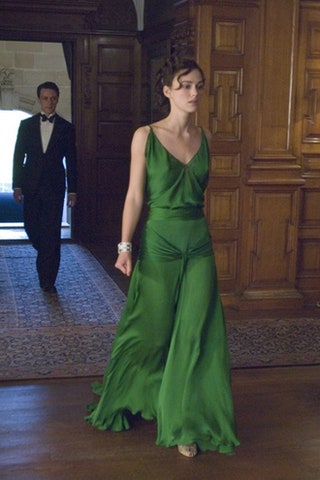 Изумруднозеленое платье из фильма «Искупление» вошло в топ10 лучших нарядов в истории кино.