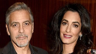 Амаль Клуни возможно беременна фото знаменитости в платье свободного кроя | Tatler