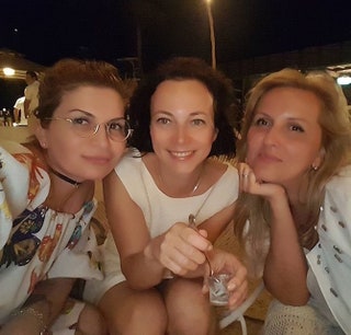 Ольга Пластинина  с подругами Каролиной и Марией Ломовой.