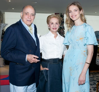 Каролина Эррера с супругом Рейнальдо и Наталья Водянова.