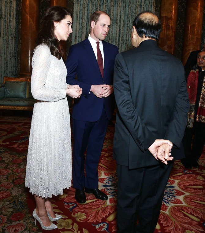 Герцогиня Кэтрин и принц Уильям с гостем «индийского» вечера в Букингемском дворце