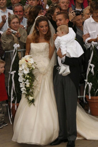 Принцесса Тесси и принца Луи Люксембургские у алтаря их первенец Габриэль родился до свадьбы родителей.