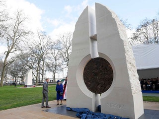 Открытие памятника установленного в честь всех участников войн в Персидском заливе Ираке и Афганистане.