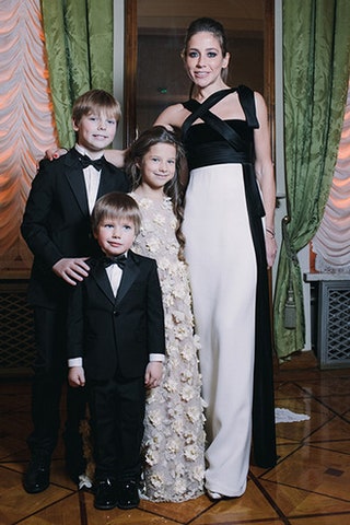 Юлия Барановская в Edem Couture с детьми.