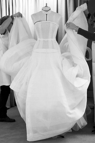Платье Дженнифер Лоуренс в «разобранном» виде.