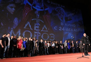 Актерский состав фильма «Дед Мороз. Битва магов» и режиссер ленты  Александр Войтинский.