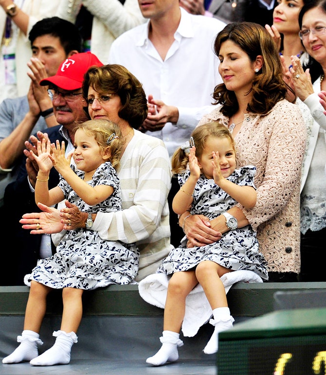 Супруга Роджера Федерера Мирослава с дочерьми Майлой и Шарлин