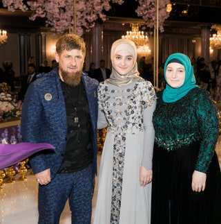 Рамзан Кадыров с дочерью Айшат и  супругой Медни.