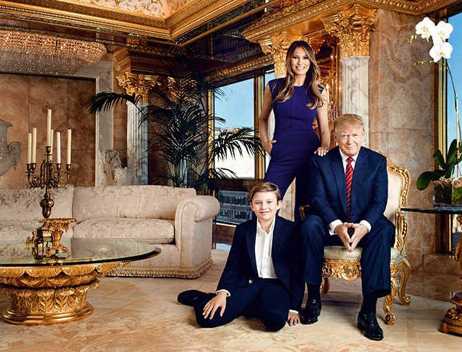 Меланья Трамп со своими большим и маленьким мальчиками — сыном Бэрроном и мужем Дональдом