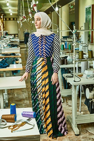 Айшат Кадырова в платье Mary Katrantzou в ателье Firdaws