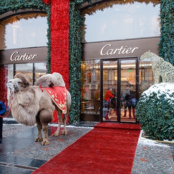 По восточному календарю: новогодняя елка в бутике Cartier