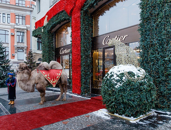 Новогодняя елка в бутике Cartier праздник в восточном стиле | Tatler