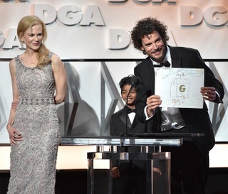 Николь Кидман Гарт Дэвис и Гарт Дэвис с наградой за режиссерский дебют.