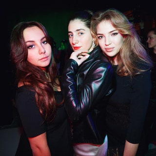 Алия Улуханли с подругами на Tatler Teen Party в ЦУМе .