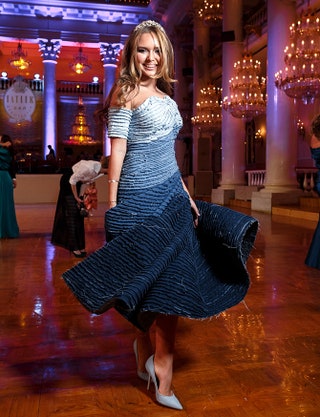 Стефания Маликова в платье Alena Akhmadullina на Балу дебютанток Tatler в 2015 году.