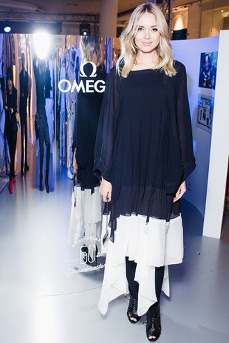 Ксения Сухинова в платье Chloe и ботильонах Gianvito Rossi