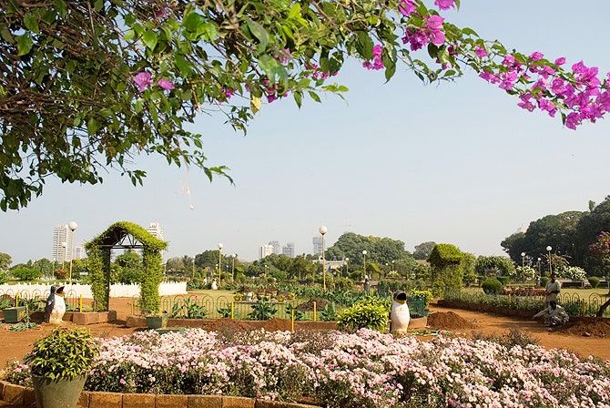 Висячие сады и фонтан  на холме Малабар