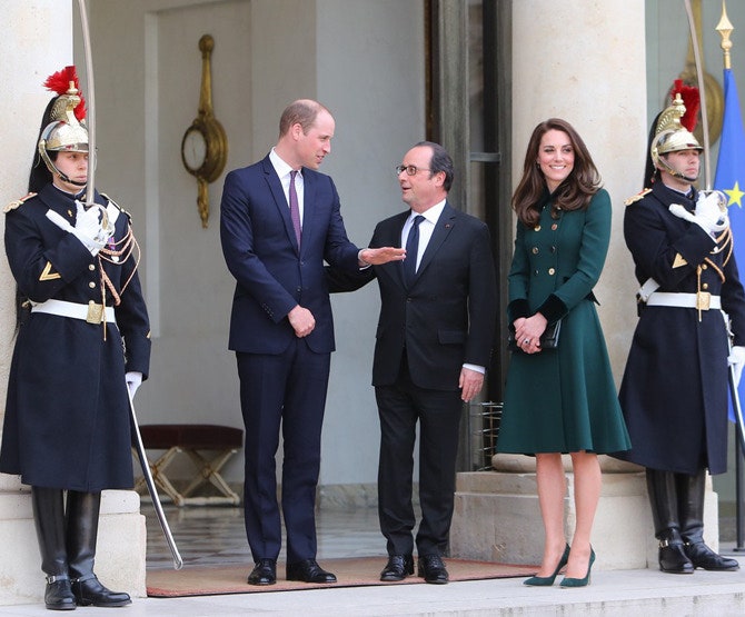Принц Уильям и герцогиня Кэтрин прибыли в Париж прямиком с лондонского парада приуроченного ко Дню святого Патрика. По...