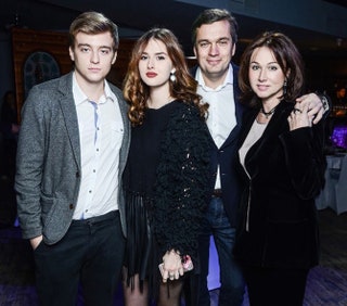 Анна Королева с родителями и мужем Степаном .