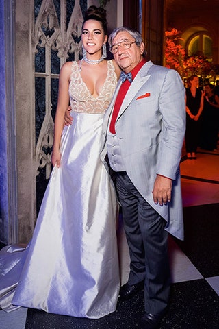 Виктория Сардарова в платье в Izeta Couture с отцом Рашидом Сардаровым.