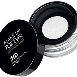 Видимо-невидимо: зачем нужна абсолютно белая пудра Make Up For Ever