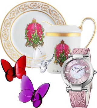 Статуэтки Baccarat в виде бабочек блюдо и молочник Faberge часы Chopard Imperiale La Vie en Rose.