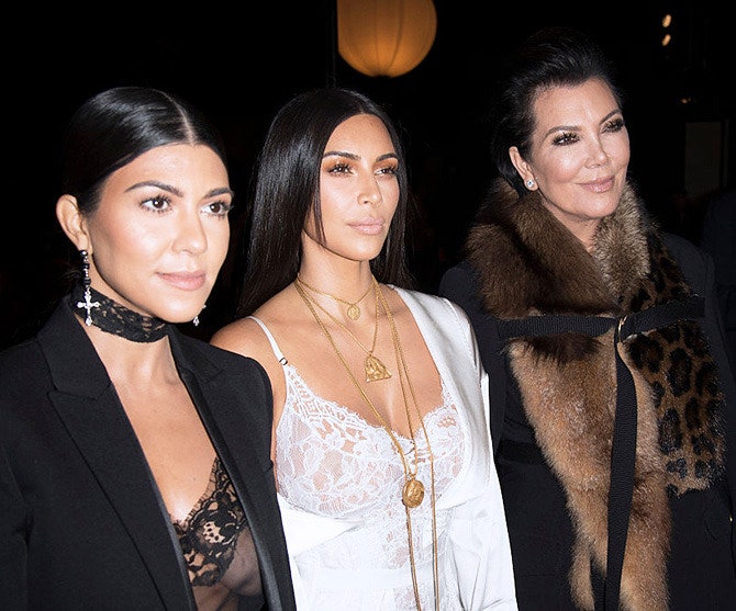 Ким Кардашьян с сестрой Кортни и мамой Крис Дженнер на показе Givenchy