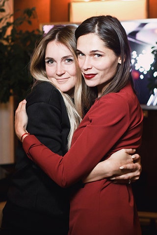 Алина Топалова и Полина Аскери.