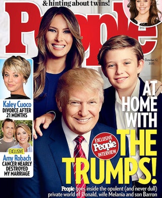 Дональд и Меланья Трамп с сыном Барроном на обложке People.