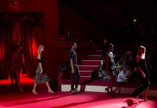 Финальный выход моделей на показе Ulyana Haute Couture весналето 2017.