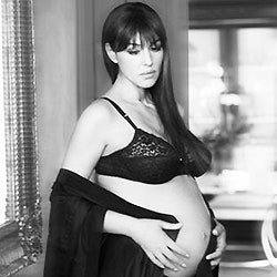 ФОТО: беременная Шакира и звезда «Барселоны» Пике сбросили одежды