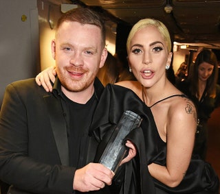 Крейг Грин с наградой «Лучший британский мужской дизайнер» и Леди Гага.