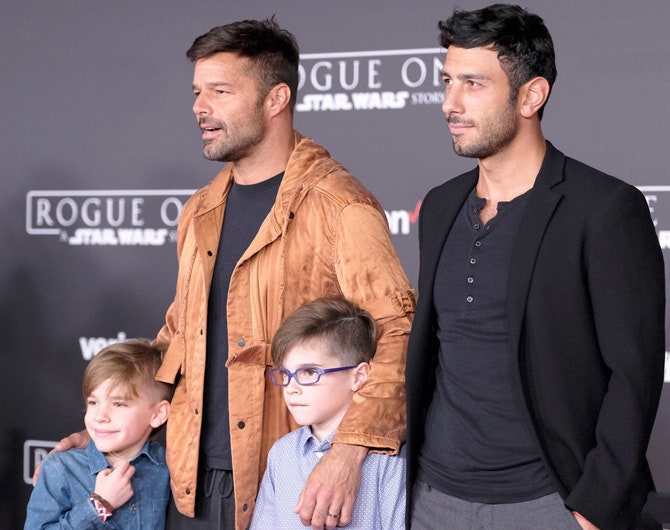 Рики Мартин с сыновьями Маттео и Валентино и бойфрендом Джваном Юзефом