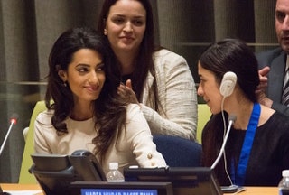 Амаль Клуни и Надиа Мурад в Генассамблее ООН.
