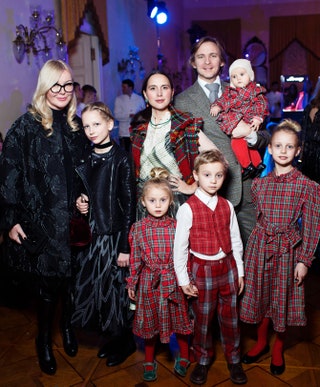 Юлия Янина с дочерью Марусей и Чарльз и Ольга Томпсон с детьми.
