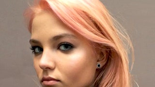 Алеся Кафельникова покрасила волосы в розовый цвет фото до и после | Tatler