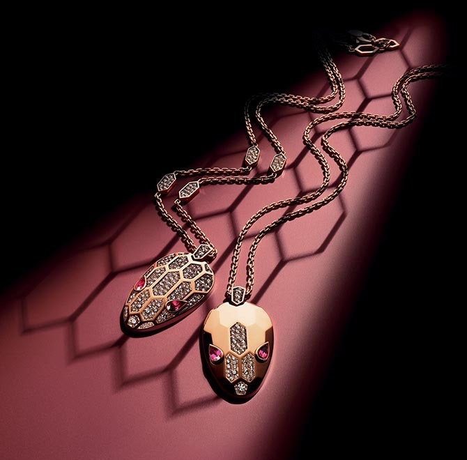Serpenti Eyes On Me от Bvlgari коллекция украшений с драгоценными змеиными головами | Tatler