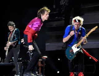 Выступление The Rolling Stones на музыкальном фестивале Desert Trip в Калифорнии.