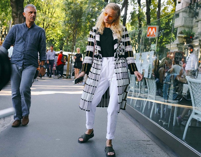 Модные тренды на стристайл фото Недель моды широкие пояса и корсеты брюки со штрипками | Tatler