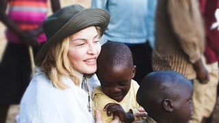 Мадонна удочерила девочекблизнецов первые фото приемных детей