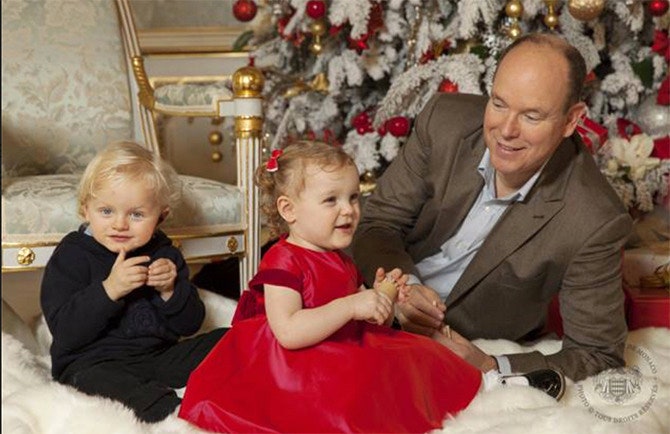 Князь Альберт с детьми принцем Жаком Оноре Ренье и принцессой Габриэллой