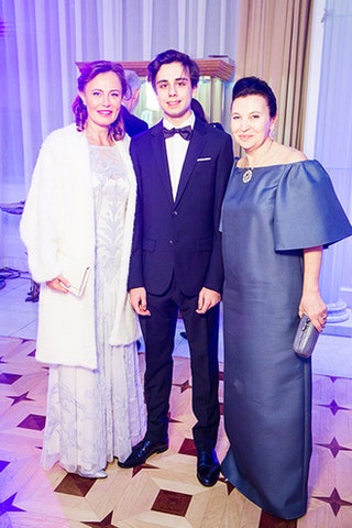 Моника Радикати с сыном Герардо и Марина Добровинская.