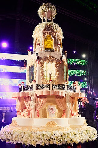 Свадебный торт — творение рук Рената Агзамова.