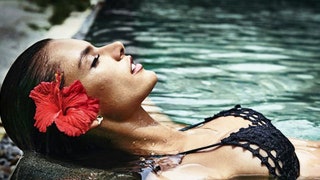 Фото Алессандры Амбросио в рекламной кампании купальников Ale by Alessandra | Tatler