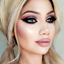 Страшно красивые: совместим ли с жизнью Instagram-макияж