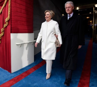 Хиллари Клинтон в Ralph Lauren и Билл Клинтон.